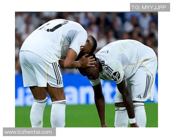 足球明星因违法行为被判刑一年引发球迷热议与媒体关注