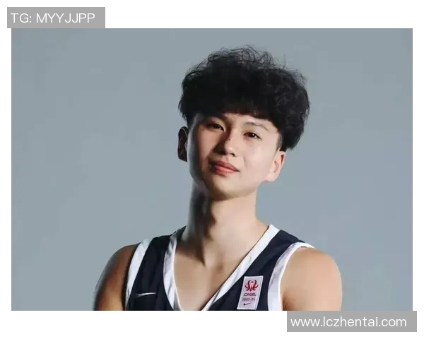 温柔气质与篮球技艺并存的头像女明星展现独特魅力与风采